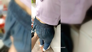 मैं जागता हूं और घर में मिशेल वैलेरी के चचेरे भाई को ढूंढता हूं। मैं धो रहा था! मैंने विरोध नहीं किया इसलिए मेरे माता-पिता के सड़क से आने से पहले हमने सेक्स किया!