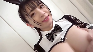 豊潤Gcupモロ出し逆バニーあんな《現役JDレイヤーと生中コスPlay性交》推しレイヤーと個別撮影会！チャイナコスからはみ出るG乳谷間&網タイに勃起不可避！！堪らずお金を渡しホテinエチエチ撮影START！？/『おちんちん大好き』反り勃つおチ●ポにメロメロ...///ジュボフェラ&パイズリに発射秒読み生挿入！敏感キツキツマ●コにガチハードピストン！止められない連続絶頂→パイ射...！/逆バニーコスに着替え二回戦開催！『だめって言ったのに...』制止を無視して妊娠覚悟の膣内中出しフ